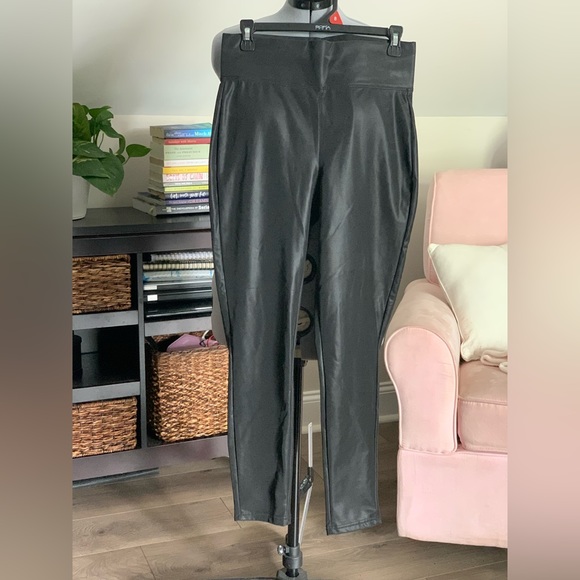 Fashion Nova faux Leather Leggings - Picture 2 of 4